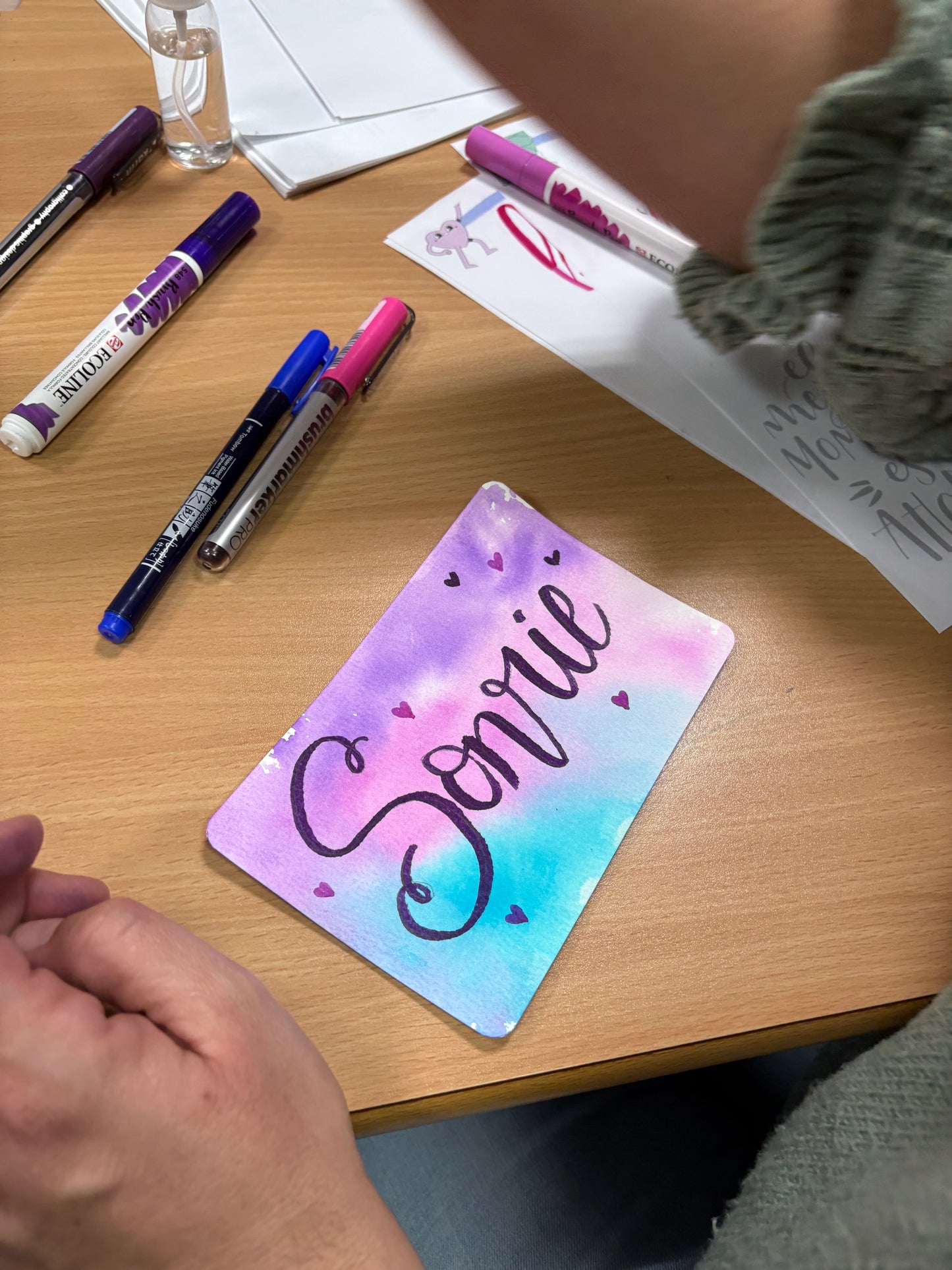 Taller de Iniciación al Lettering – Lámina y Bola Navideña Personalizada
